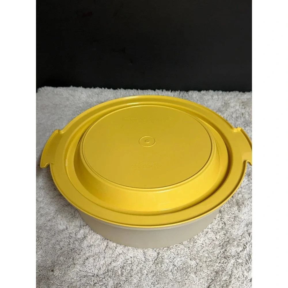 Vintage Tupperware Harvest Gold‎ Round Cake Taker Pie Carrier USA NO HANDLE